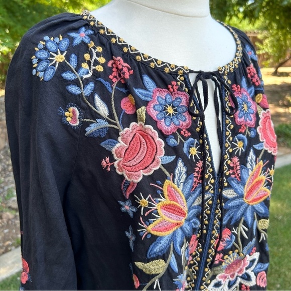 Johnny Was Floral Embroidered Linen Tie-Neck Tunic Top Blouse Black Size L - Picture 2 of 9
